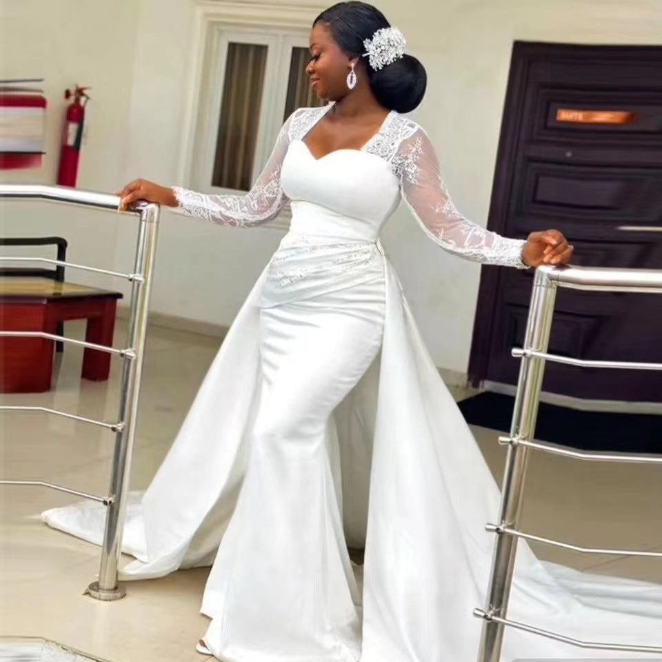 Robe de mariée en satin blanc taille haute avec coupe slim